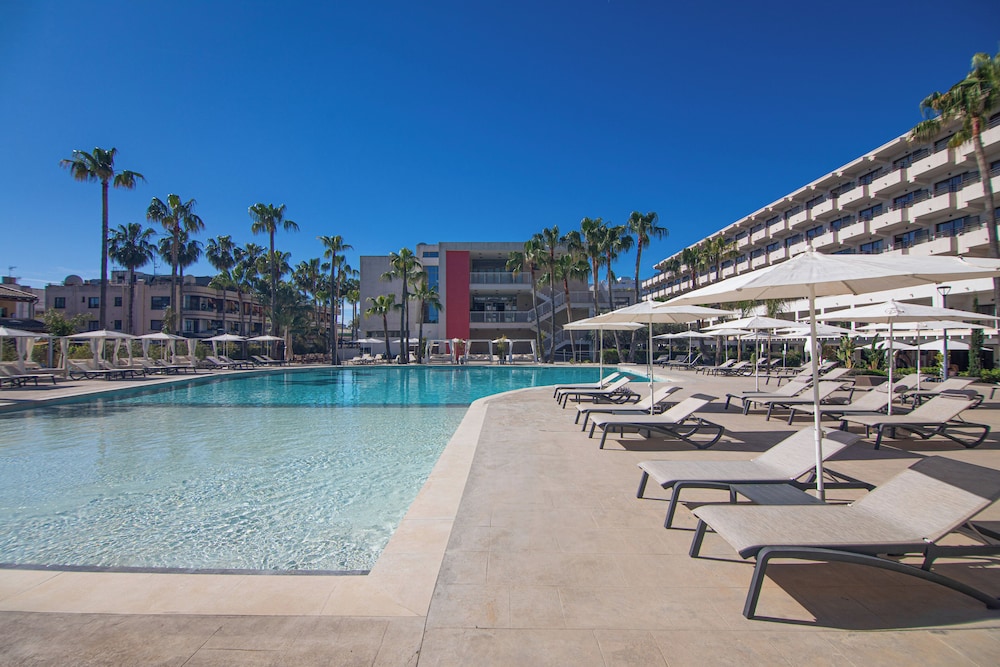 INNSiDE by Meliá Alcudia — Swimming pool in Alcudia, Balearic Islands