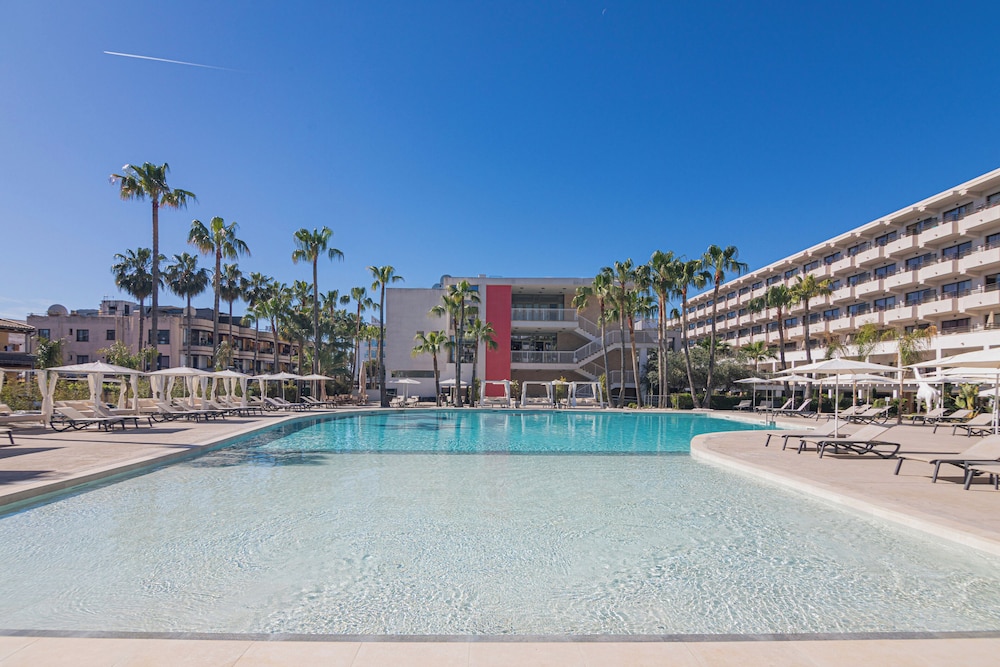 INNSiDE by Meliá Alcudia — Swimming pool in Alcudia, Balearic Islands
