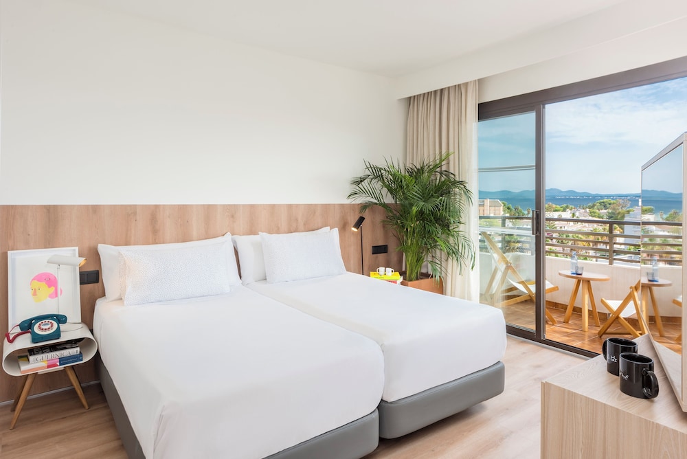 INNSiDE by Meliá Alcudia — Hotel rooms in Alcudia, Balearic Islands