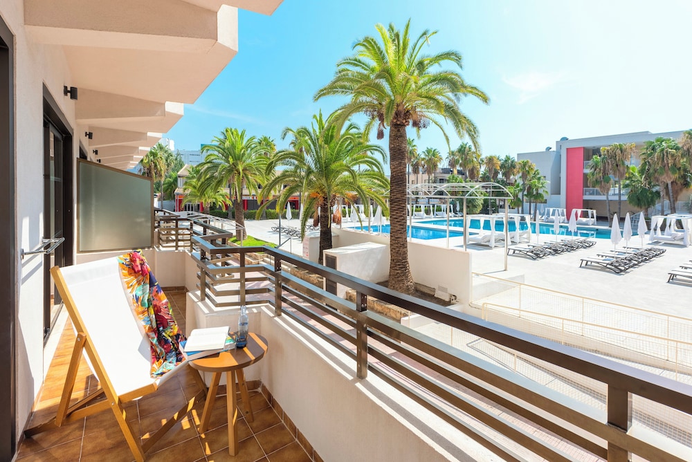 INNSiDE by Meliá Alcudia — Swimming pool in Alcudia, Balearic Islands