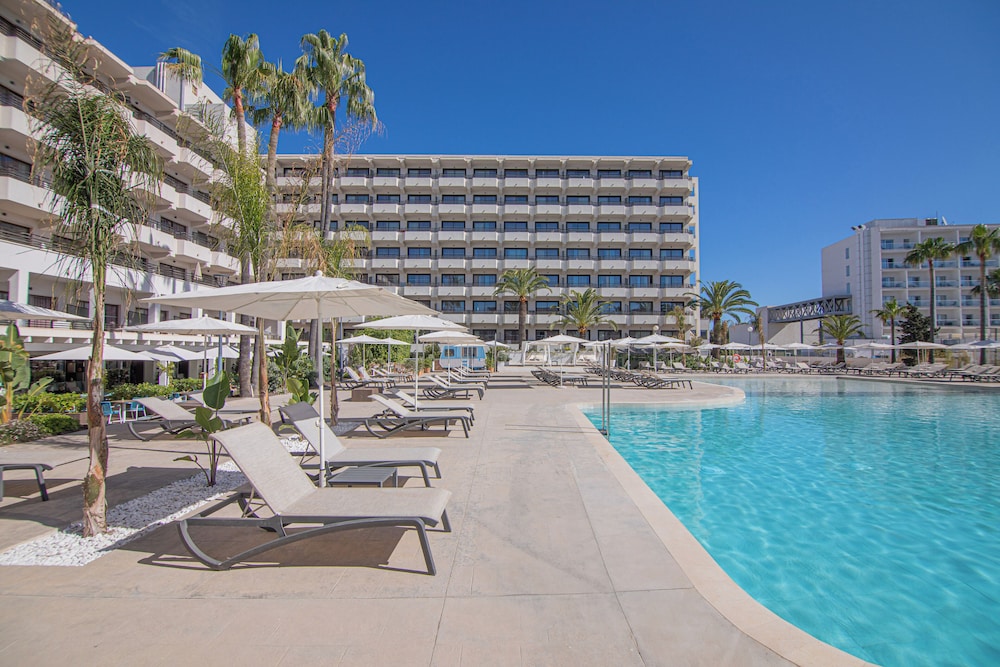 INNSiDE by Meliá Alcudia — Swimming pool in Alcudia, Balearic Islands