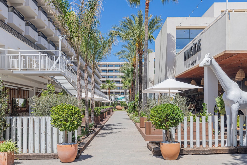 INNSiDE by Meliá Alcudia — Hotel building in Alcudia, Balearic Islands