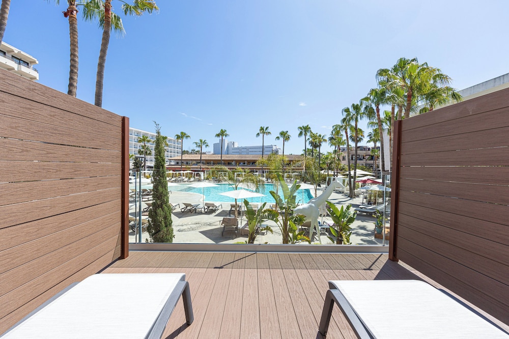 INNSiDE by Meliá Alcudia — Swimming pool in Alcudia, Balearic Islands