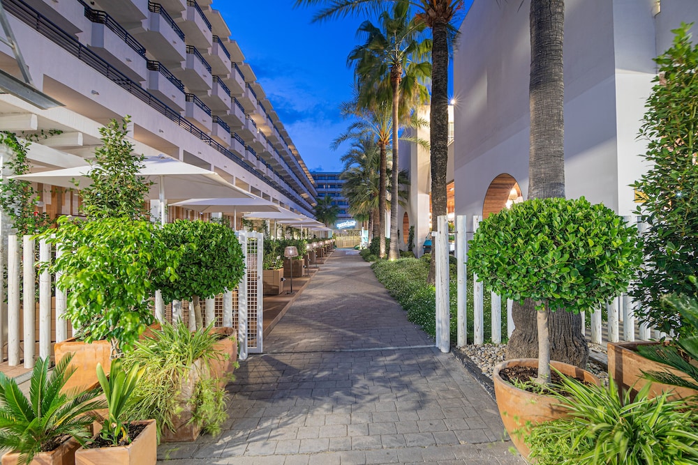 INNSiDE by Meliá Alcudia — Hotel building in Alcudia, Balearic Islands