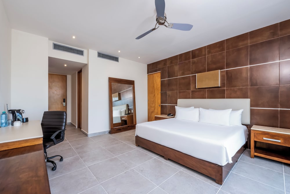 Krystal Urban Cancun & Beach Club — Hotel rooms in Cancun, Quintana Roo