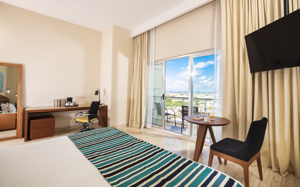Krystal Urban Cancun & Beach Club — Hotel rooms in Cancun, Quintana Roo