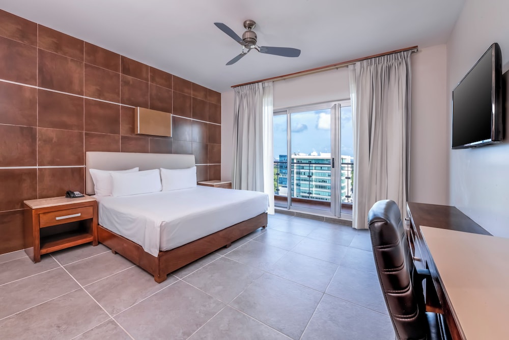 Krystal Urban Cancun & Beach Club — Hotel rooms in Cancun, Quintana Roo