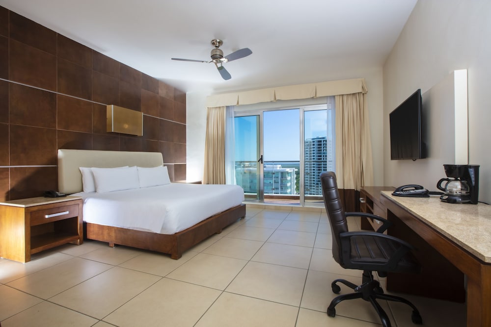Krystal Urban Cancun & Beach Club — Hotel rooms in Cancun, Quintana Roo