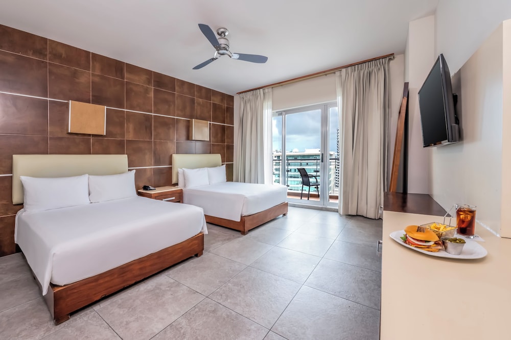 Krystal Urban Cancun & Beach Club — Hotel rooms in Cancun, Quintana Roo