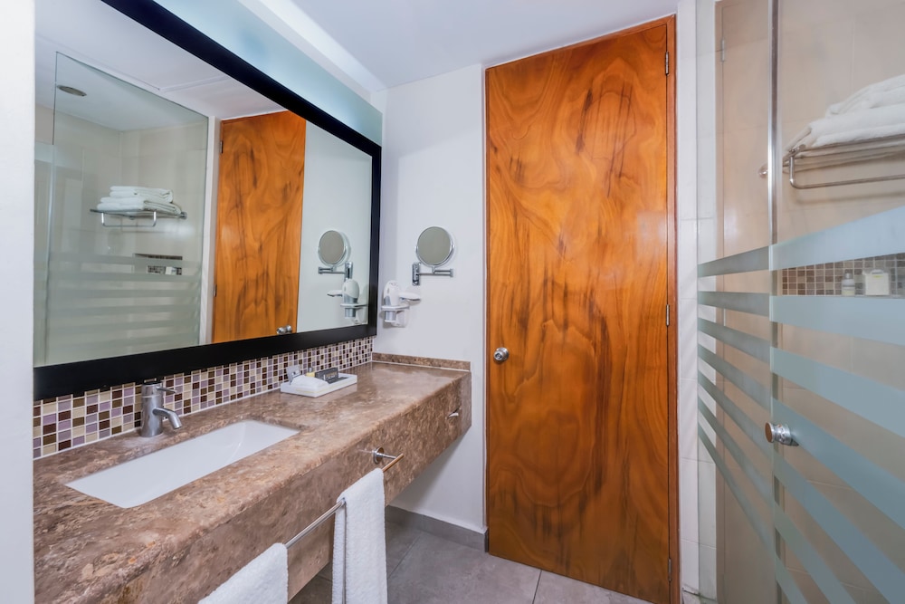 Krystal Urban Cancun & Beach Club — Hotel rooms in Cancun, Quintana Roo