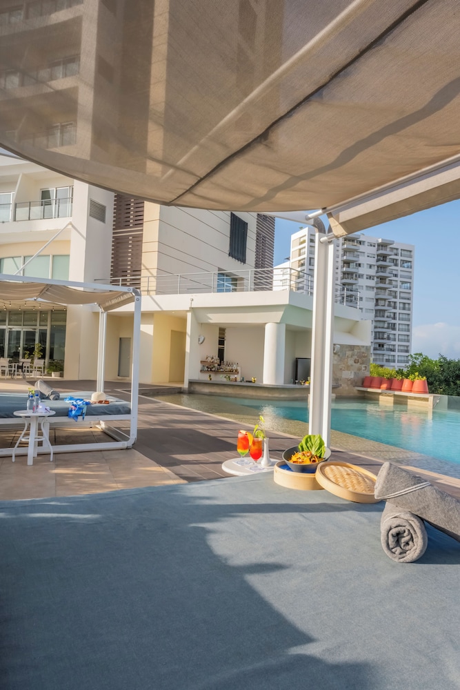 Krystal Urban Cancun & Beach Club — Swimming pool in Cancun, Quintana Roo