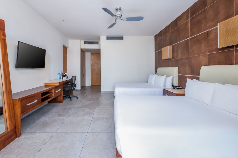 Krystal Urban Cancun & Beach Club — Hotel rooms in Cancun, Quintana Roo