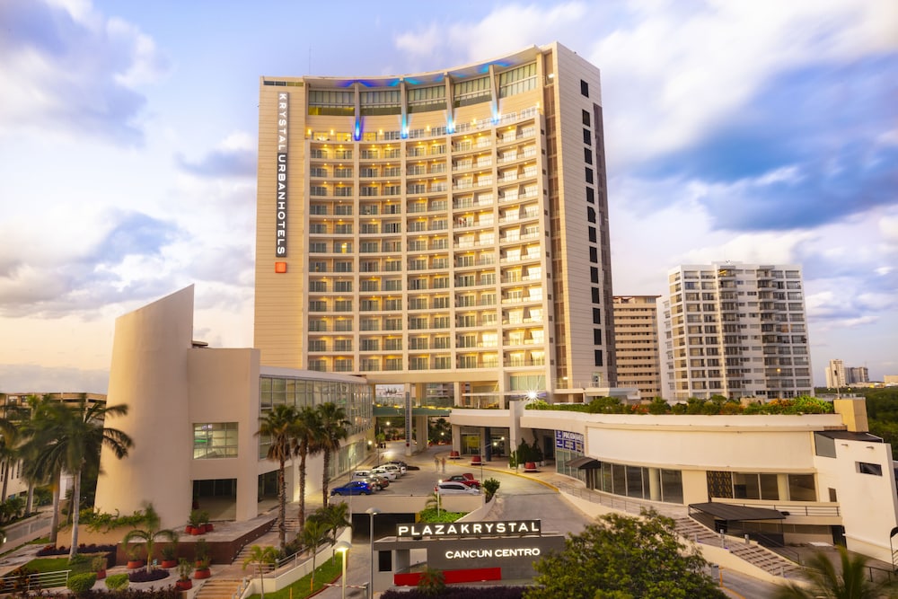 Krystal Urban Cancun & Beach Club — Hotel building in Cancun, Quintana Roo