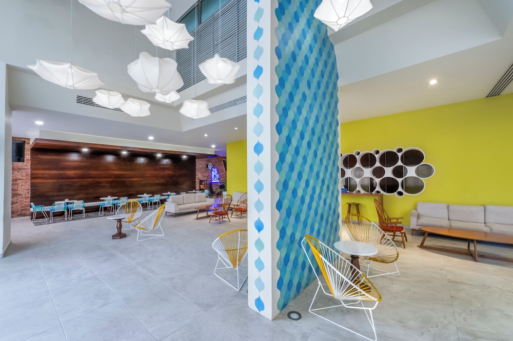 Krystal Urban Cancun & Beach Club — Restaurant & bars in Cancun, Quintana Roo