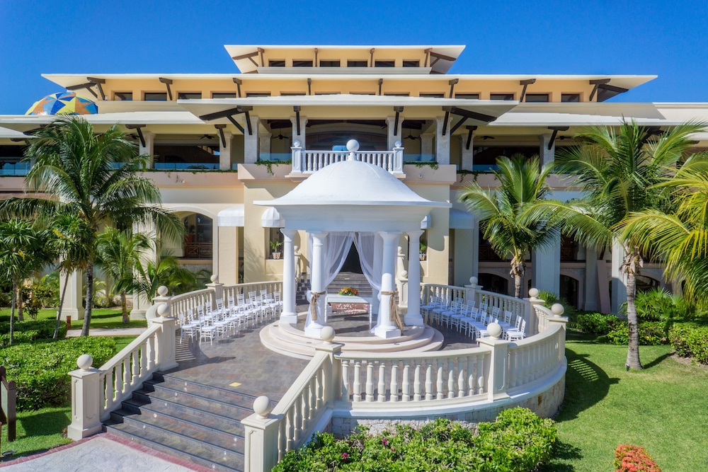 Barceló Maya Palace - All Inclusive — Hotel building in Puerto Aventuras, Quintana Roo