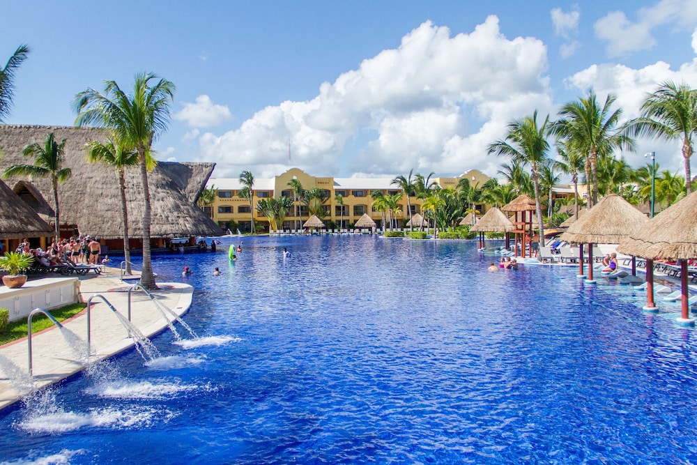 Barceló Maya Palace - All Inclusive — Swimming pool in Puerto Aventuras, Quintana Roo