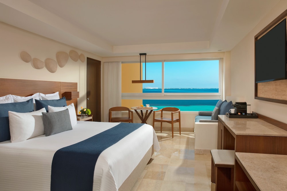 Dreams Sands Cancun Resort & Spa - All Inclusive — Hotel rooms in Cancun, Quintana Roo