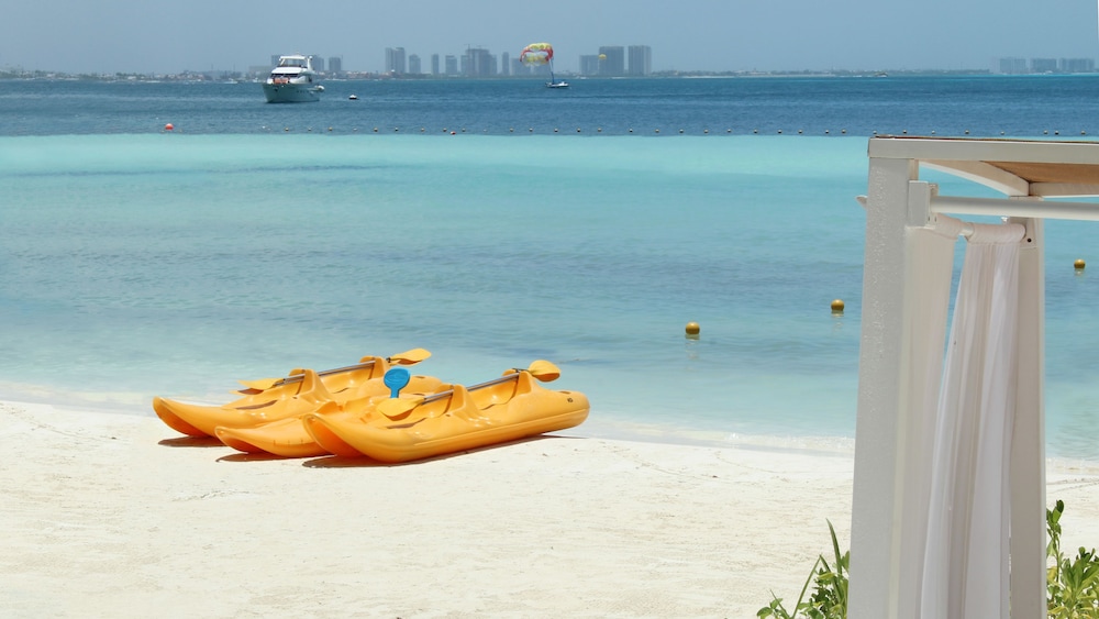 Dreams Sands Cancun Resort & Spa - All Inclusive — Beach in Cancun, Quintana Roo