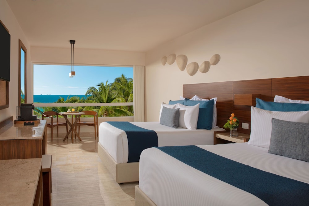 Dreams Sands Cancun Resort & Spa - All Inclusive — Hotel rooms in Cancun, Quintana Roo