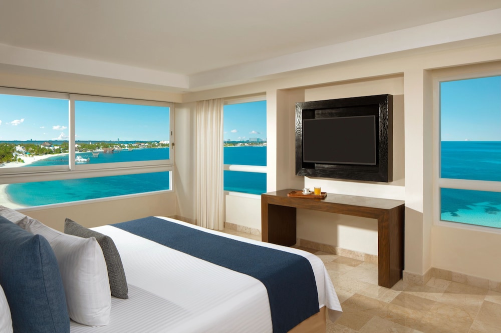 Dreams Sands Cancun Resort & Spa - All Inclusive — Hotel rooms in Cancun, Quintana Roo