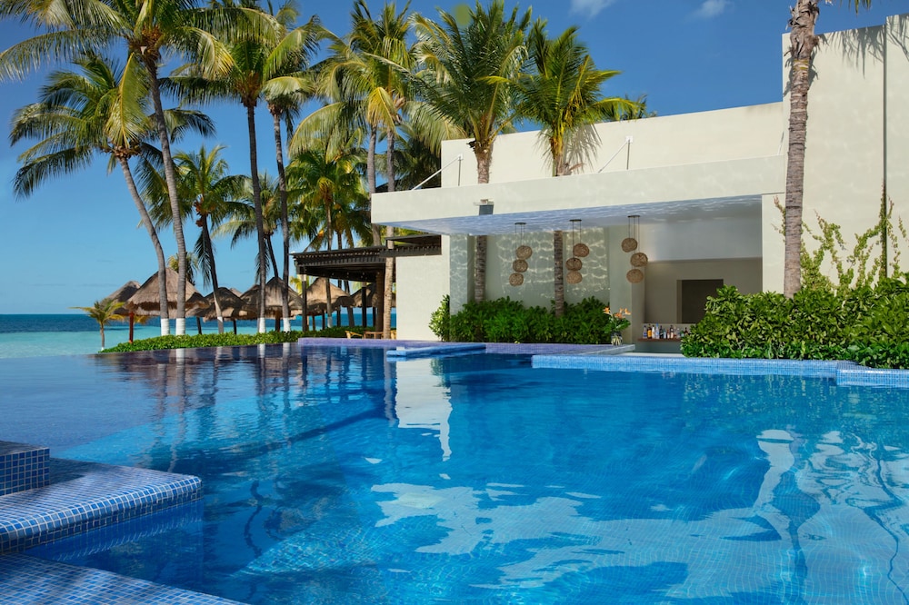 Dreams Sands Cancun Resort & Spa - All Inclusive — Swimming pool in Cancun, Quintana Roo
