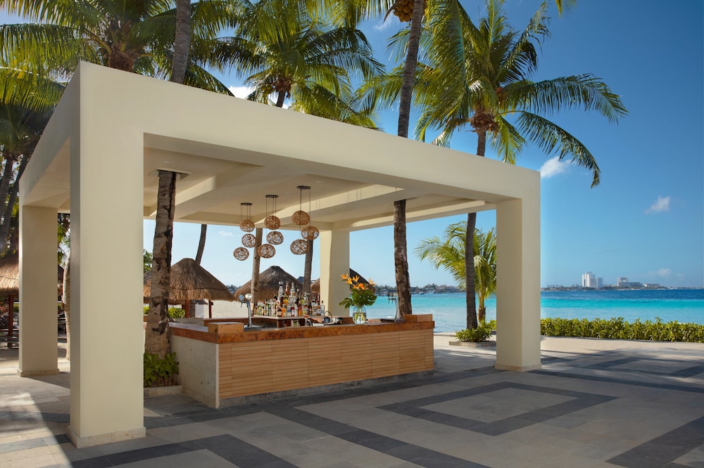 Dreams Sands Cancun Resort & Spa - All Inclusive — Restaurant & bars in Cancun, Quintana Roo