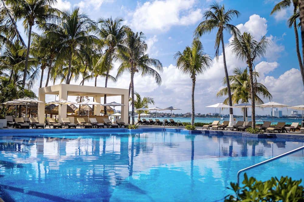 Dreams Sands Cancun Resort & Spa - All Inclusive — Swimming pool in Cancun, Quintana Roo