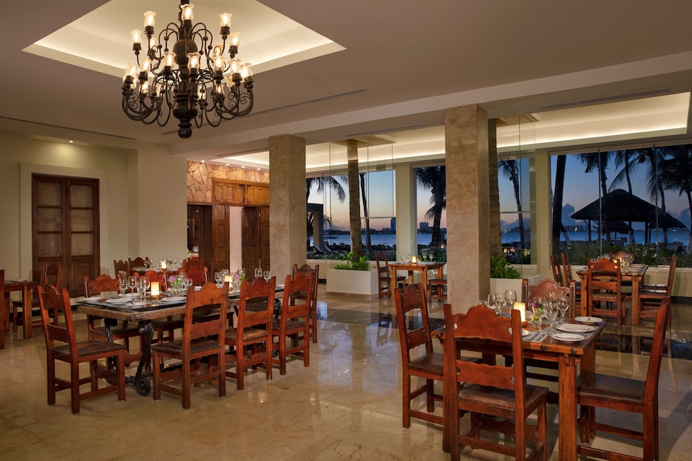 Dreams Sands Cancun Resort & Spa - All Inclusive — Restaurant & bars in Cancun, Quintana Roo
