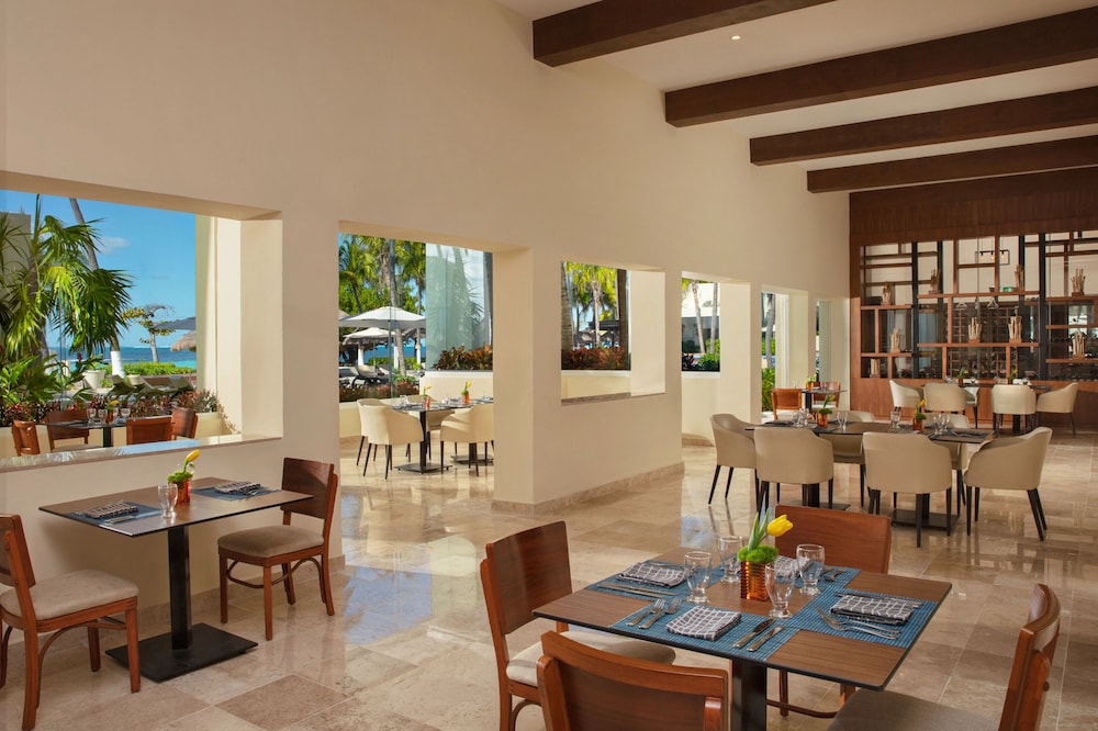 Dreams Sands Cancun Resort & Spa - All Inclusive — Restaurant & bars in Cancun, Quintana Roo