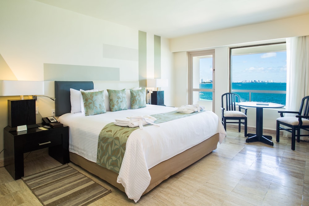 Dreams Sands Cancun Resort & Spa - All Inclusive — Hotel rooms in Cancun, Quintana Roo