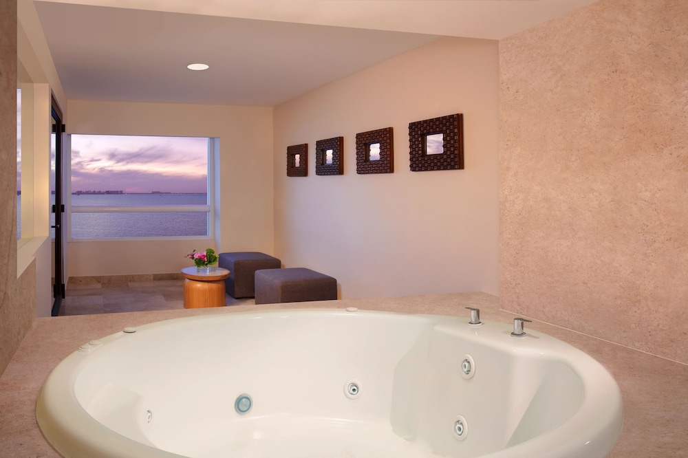 Dreams Sands Cancun Resort & Spa - All Inclusive — Hotel rooms in Cancun, Quintana Roo
