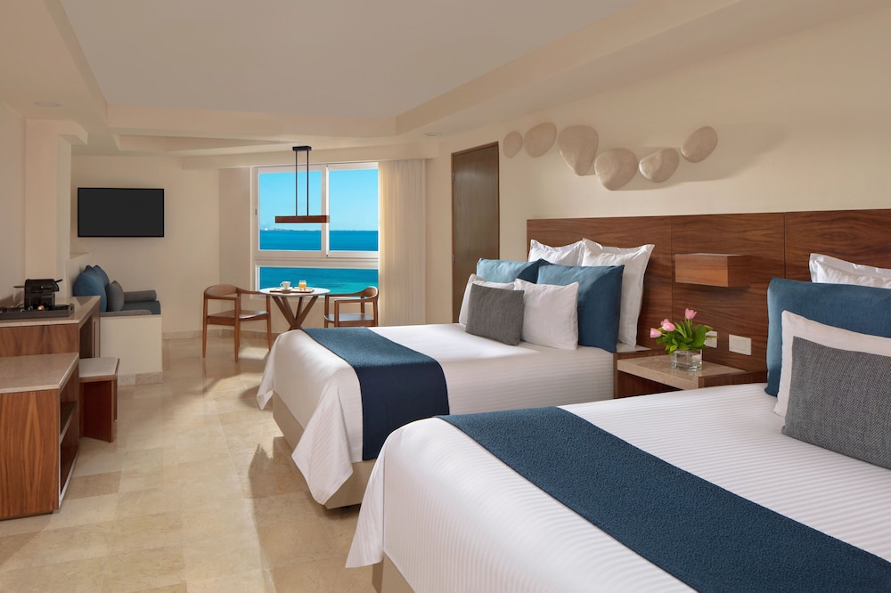 Dreams Sands Cancun Resort & Spa - All Inclusive — Hotel rooms in Cancun, Quintana Roo