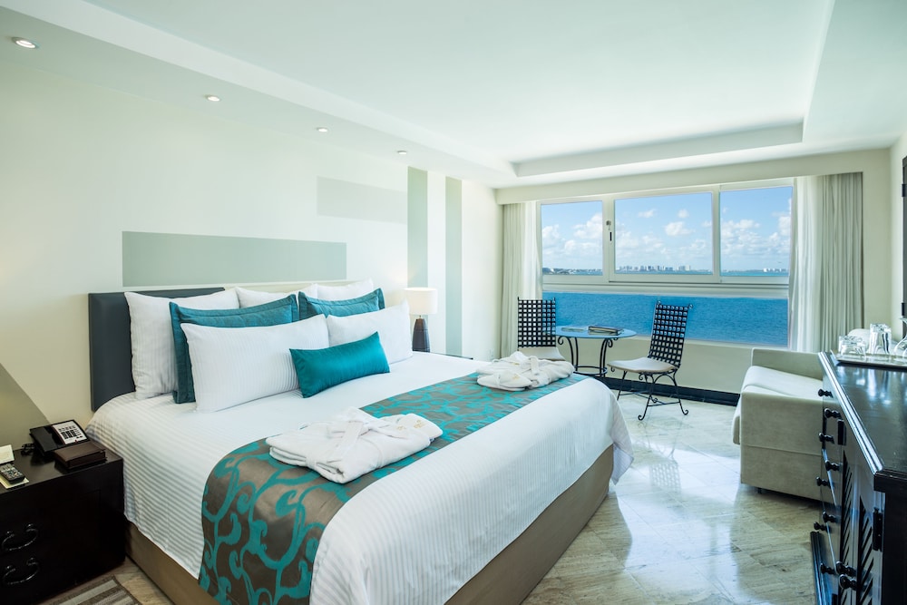 Dreams Sands Cancun Resort & Spa - All Inclusive — Hotel rooms in Cancun, Quintana Roo