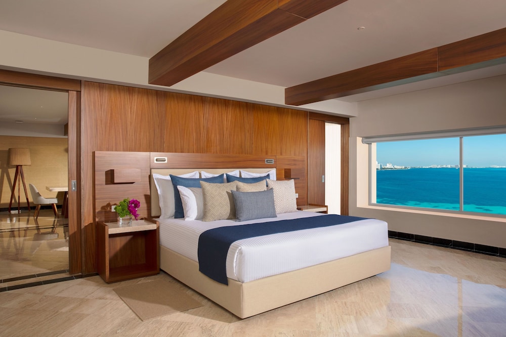 Dreams Sands Cancun Resort & Spa - All Inclusive — Hotel rooms in Cancun, Quintana Roo