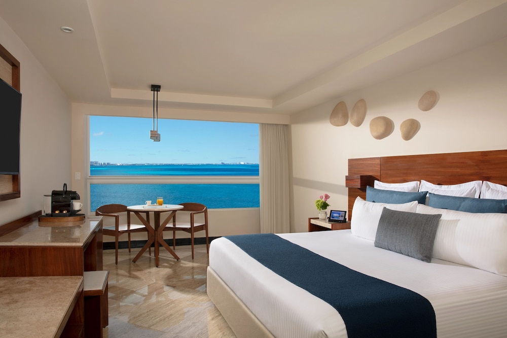 Dreams Sands Cancun Resort & Spa - All Inclusive — Hotel rooms in Cancun, Quintana Roo