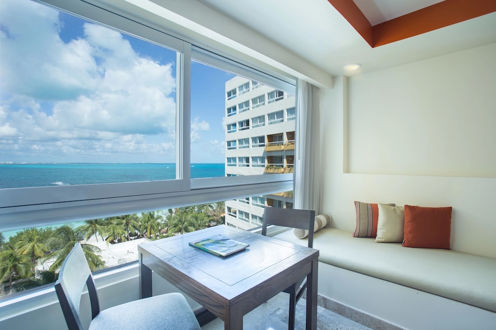Dreams Sands Cancun Resort & Spa - All Inclusive — Hotel rooms in Cancun, Quintana Roo