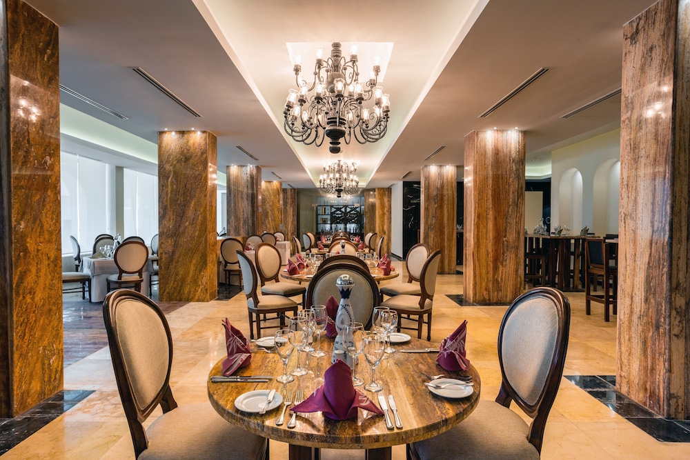 Dreams Sands Cancun Resort & Spa - All Inclusive — Restaurant & bars in Cancun, Quintana Roo