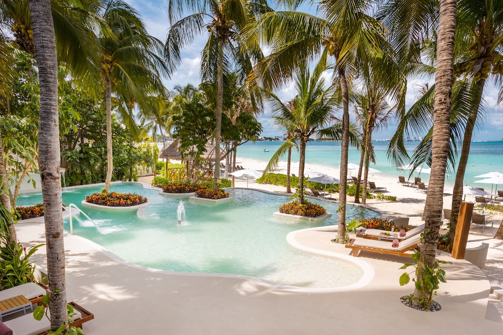 Dreams Sands Cancun Resort & Spa - All Inclusive — Swimming pool in Cancun, Quintana Roo