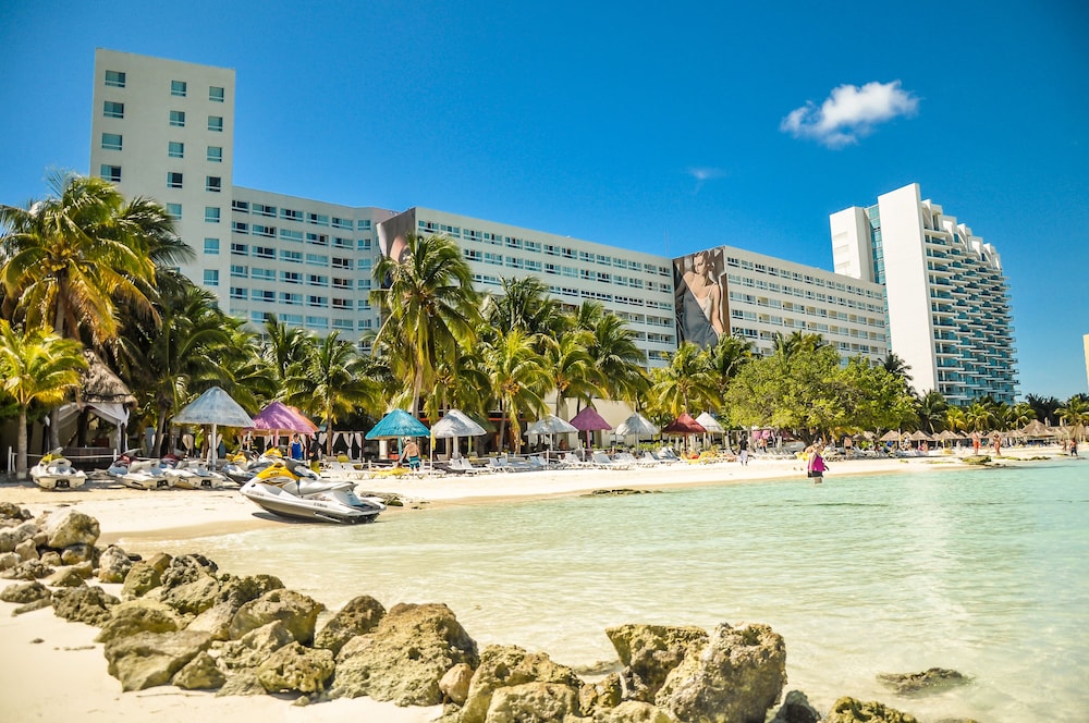 Dreams Sands Cancun Resort & Spa - All Inclusive — Beach in Cancun, Quintana Roo