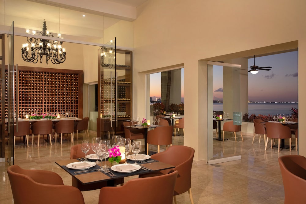 Dreams Sands Cancun Resort & Spa - All Inclusive — Restaurant & bars in Cancun, Quintana Roo