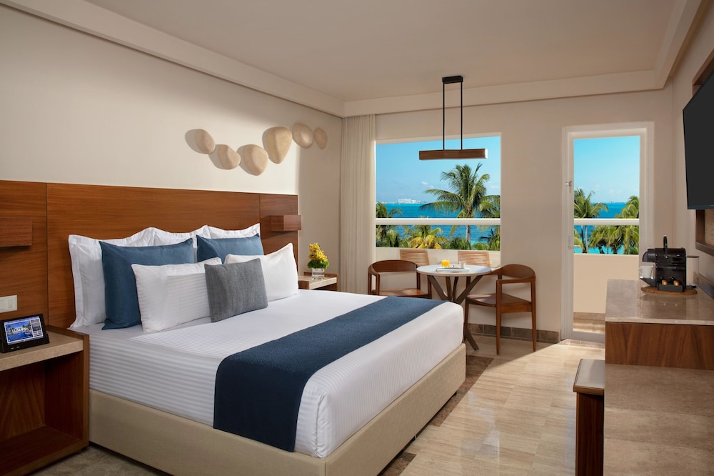 Dreams Sands Cancun Resort & Spa - All Inclusive — Hotel rooms in Cancun, Quintana Roo