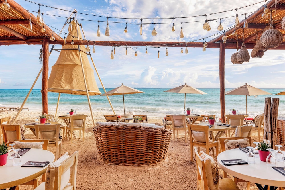 Grand Fiesta Americana Coral Beach Cancun - All Inclusive — Restaurant & bars in Cancun, Quintana Roo