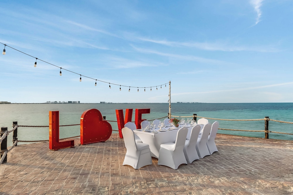 Fiesta Americana Cancun Villas — Restaurant & bars in Cancun, Quintana Roo