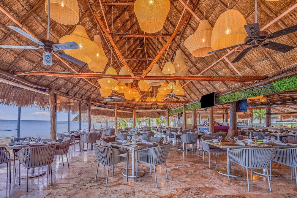 Fiesta Americana Cancun Villas — Restaurant & bars in Cancun, Quintana Roo