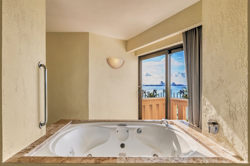 Fiesta Americana Cancun Villas — Hotel rooms in Cancun, Quintana Roo