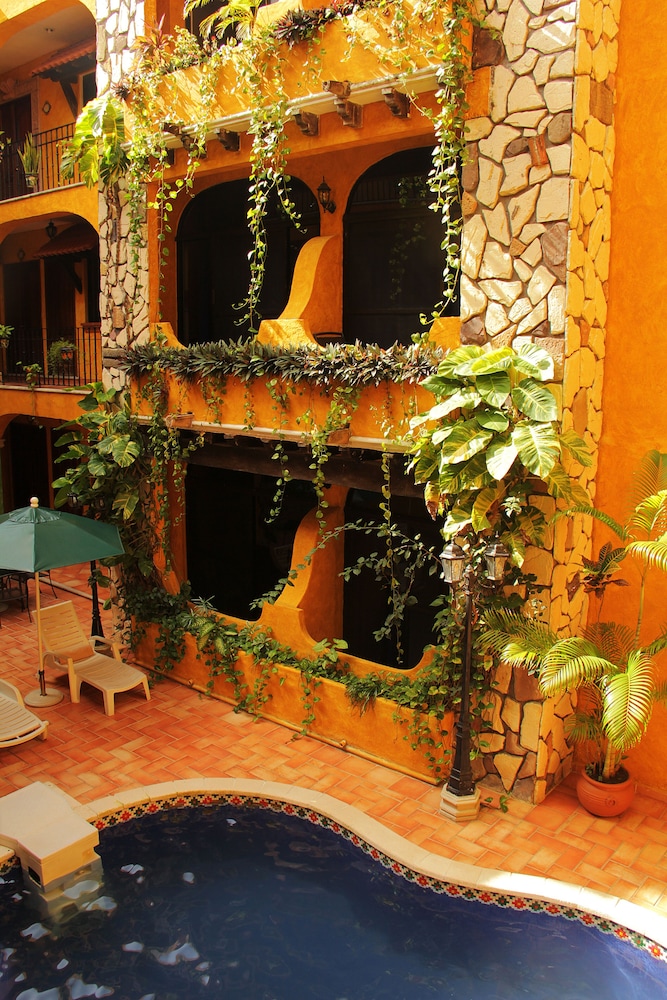 Hotel Hacienda Del Caribe — Hotel building in Playa del Carmen, Quintana Roo