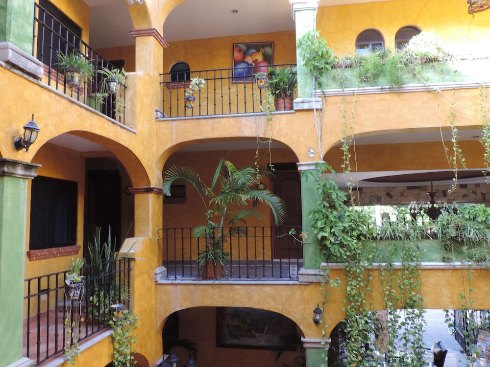 Hotel Hacienda Del Caribe — Hotel building in Playa del Carmen, Quintana Roo