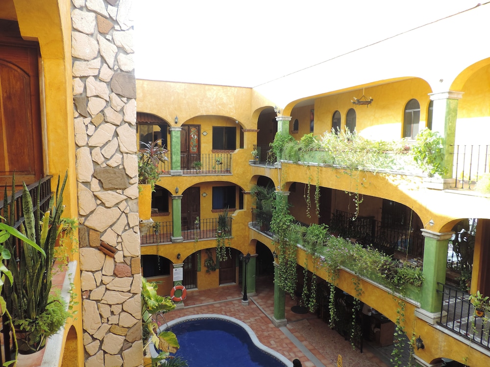 Hotel Hacienda Del Caribe — Hotel building in Playa del Carmen, Quintana Roo