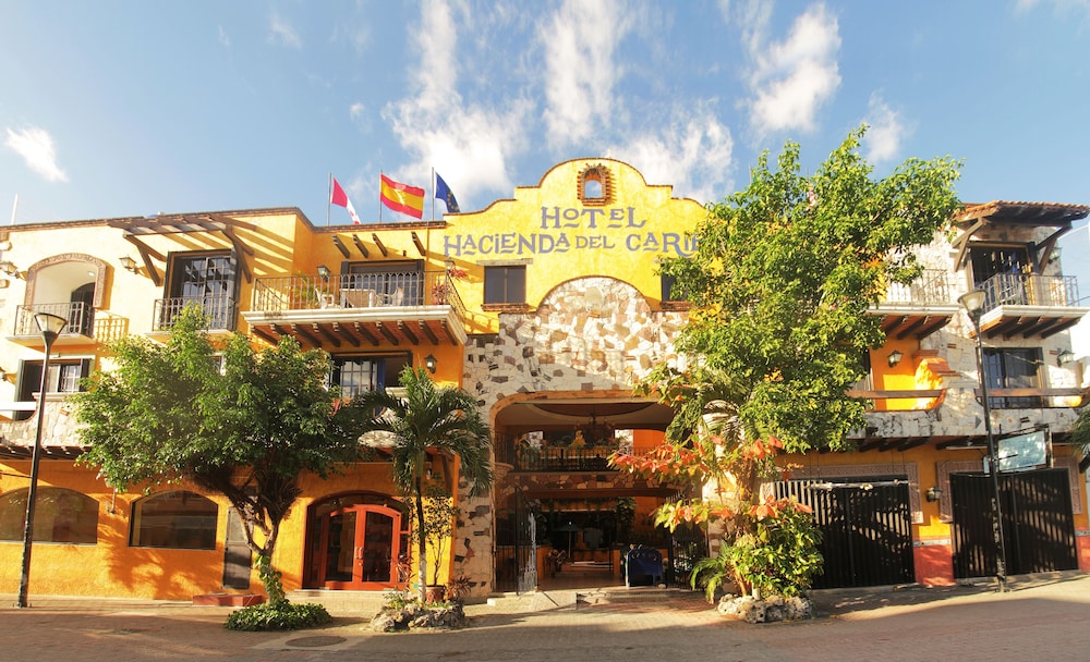 Hotel Hacienda Del Caribe — Hotel building in Playa del Carmen, Quintana Roo