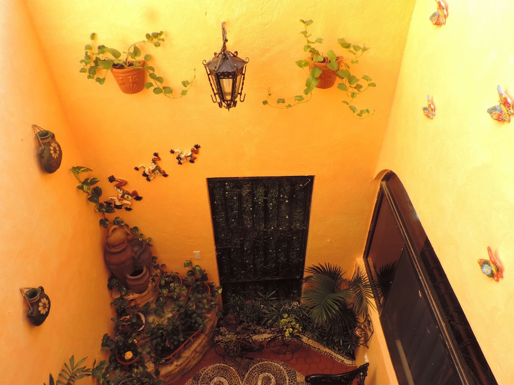 Hotel Hacienda Del Caribe — Hotel building in Playa del Carmen, Quintana Roo